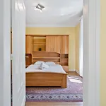 Cozy 3Br Townhome Walk To City Center & Park Free