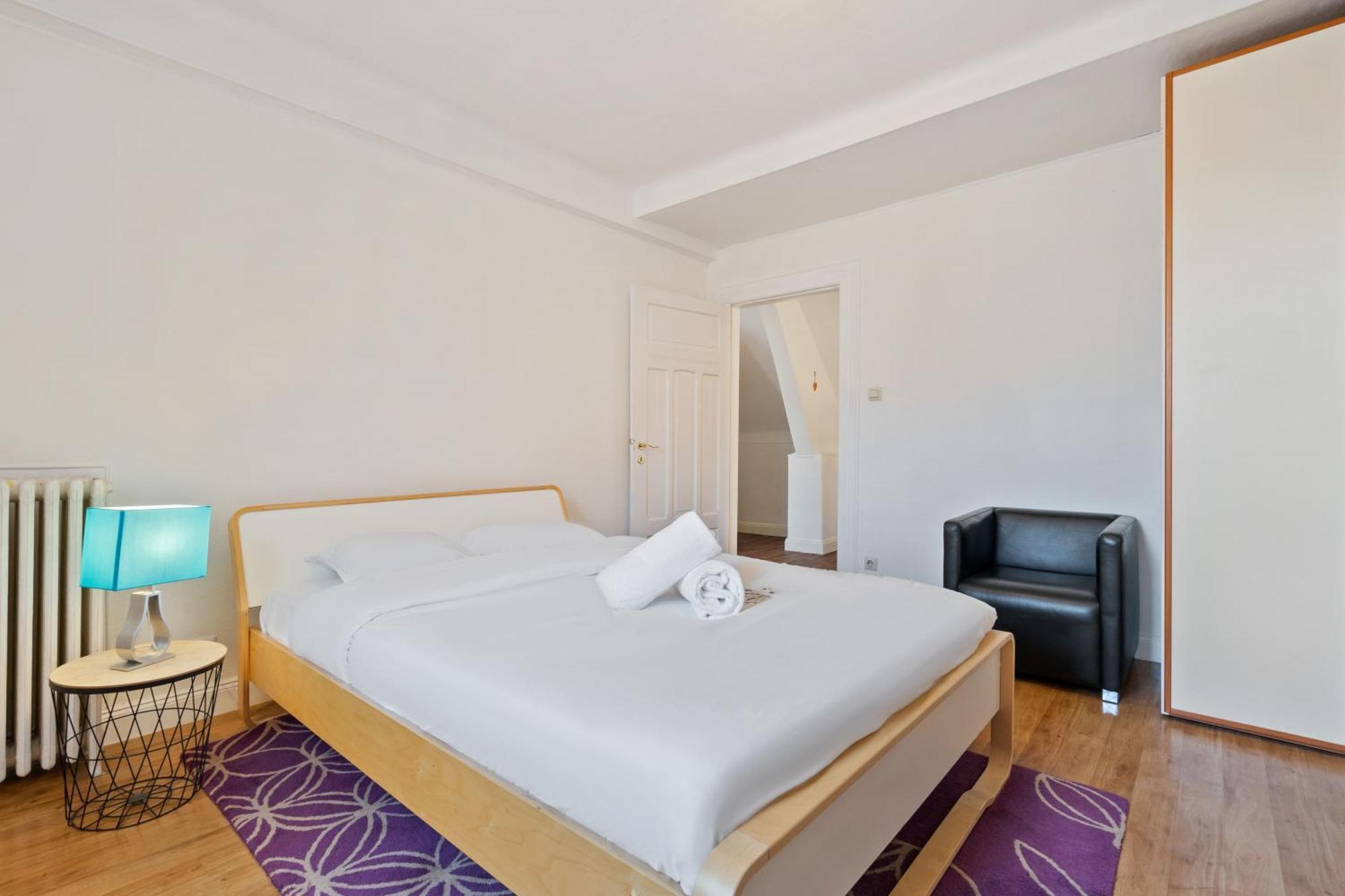 Cozy 3br Townhome Walk To Center & Park Free Vakantiehuis
